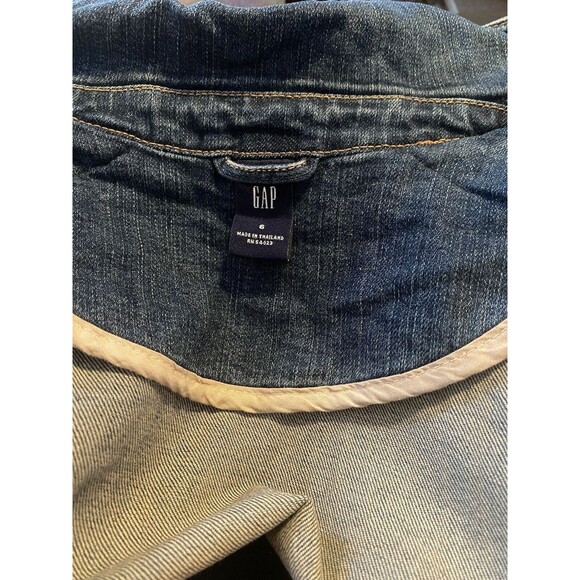 Gap Denim Jacket Sz-6 Button Closure 1 Lapel Pocket 2 Button Pockets Tapered - Picture 4 of 6